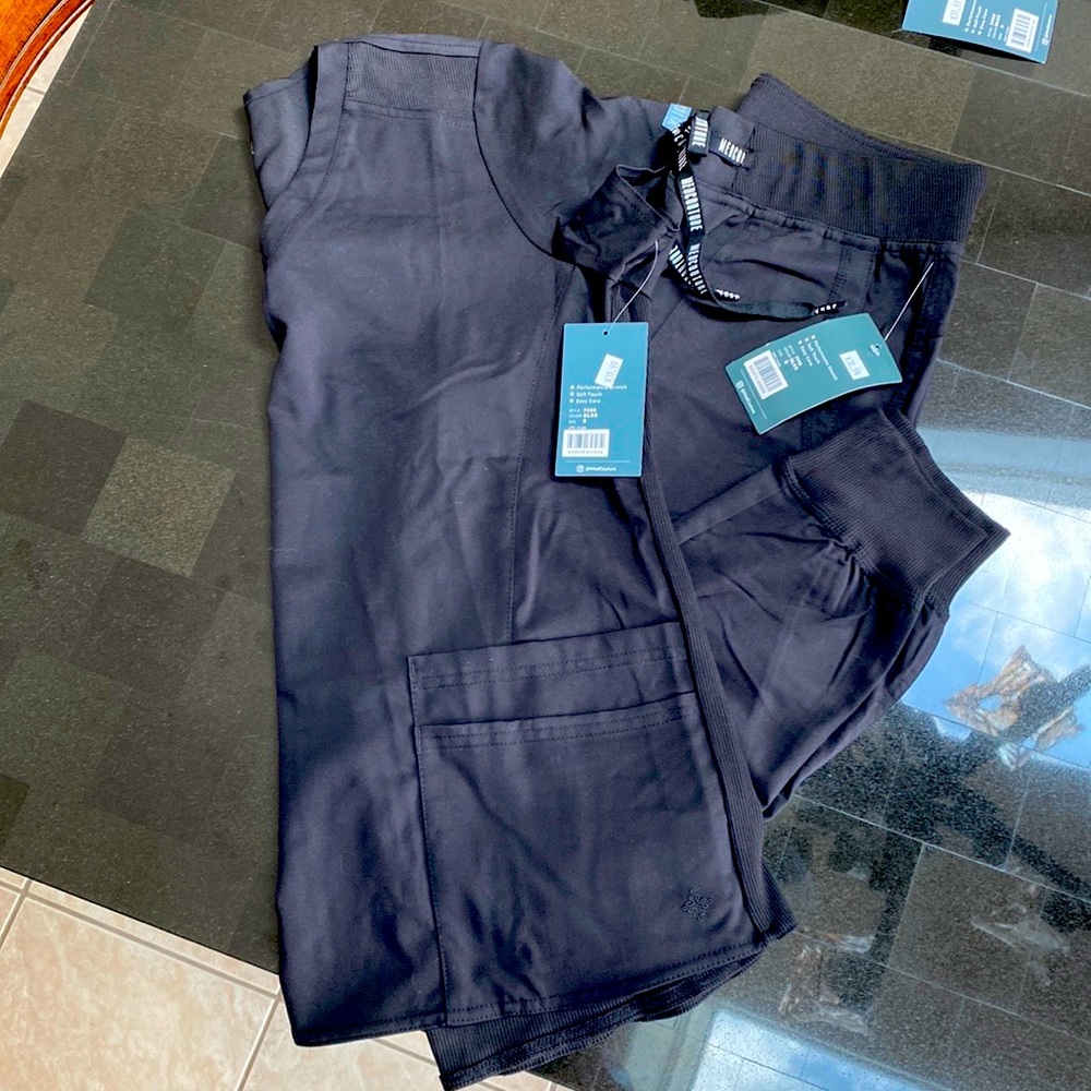Med Couture NWT Women’s Black Scrub Set